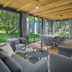 Resort Homes Mon Perin 4*