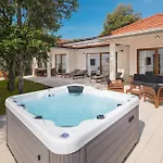 Resort Homes Mon Perin 4*