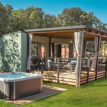 Homes Mon Perin Holiday park 4*