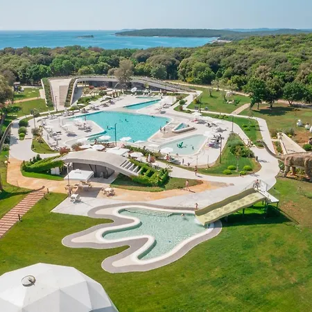 Ferienpark Homes Mon Perin 4*