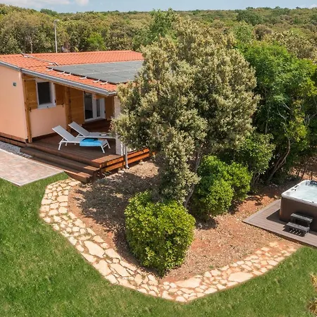 Üdülőközpont Homes Mon Perin 4*