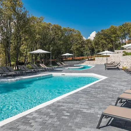 Homes Mon Perin Ferienpark 4*