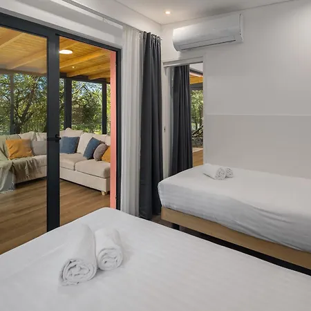 Homes Mon Perin Üdülőközpont 4*