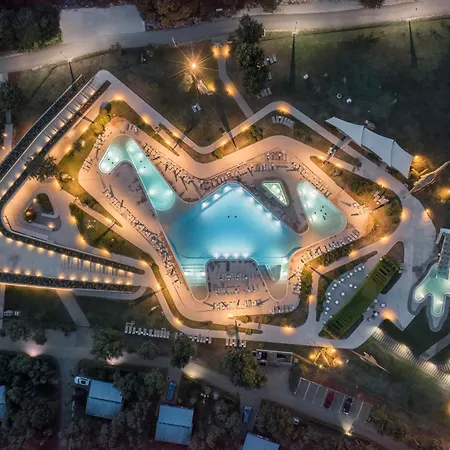 Homes Mon Perin Park za odmor 4*