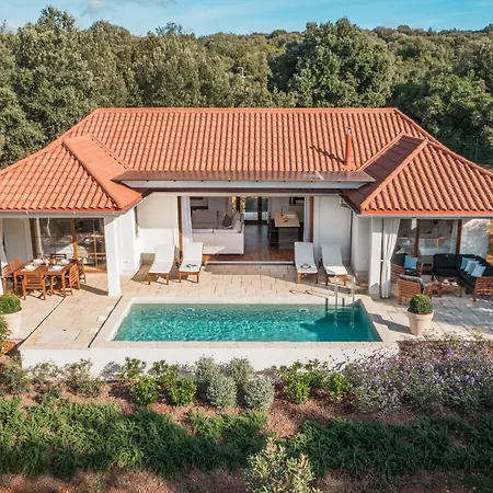 Homes Mon Perin Üdülőközpont 4*