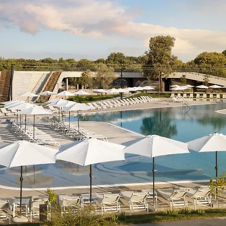 Üdülőközpont Homes Mon Perin 4*