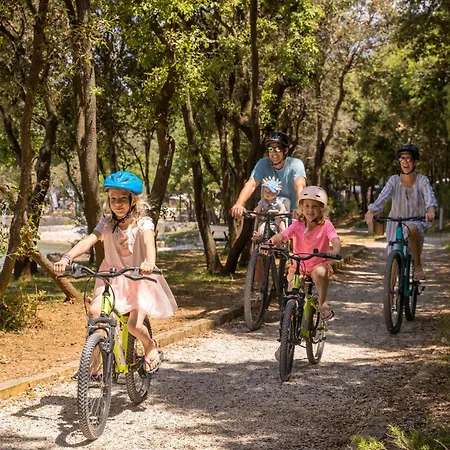 Homes Mon Perin Holiday park 4*