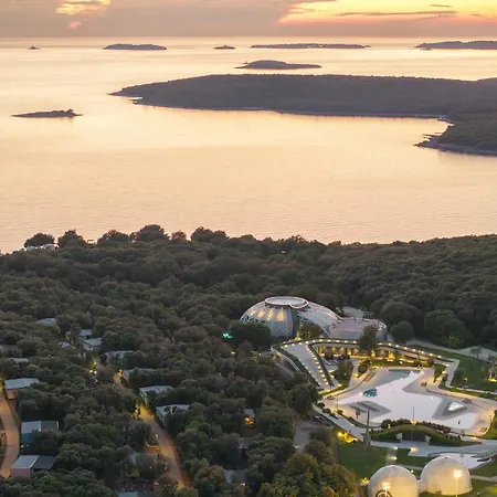 Homes Mon Perin Üdülőközpont 4*