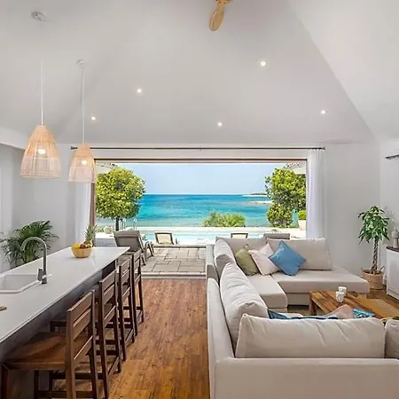 Homes Mon Perin بالي