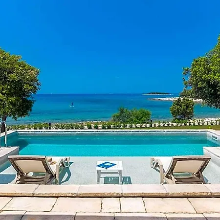 Homes Mon Perin منتجع بالي
