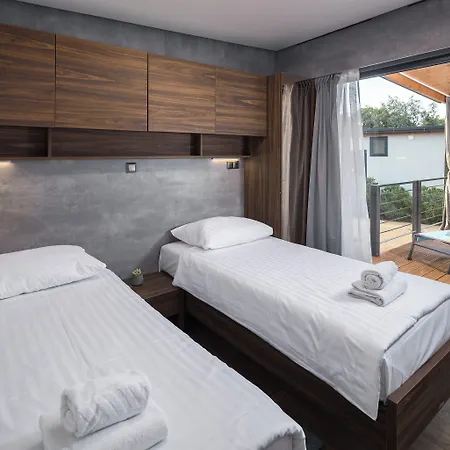 Homes Mon Perin Bale