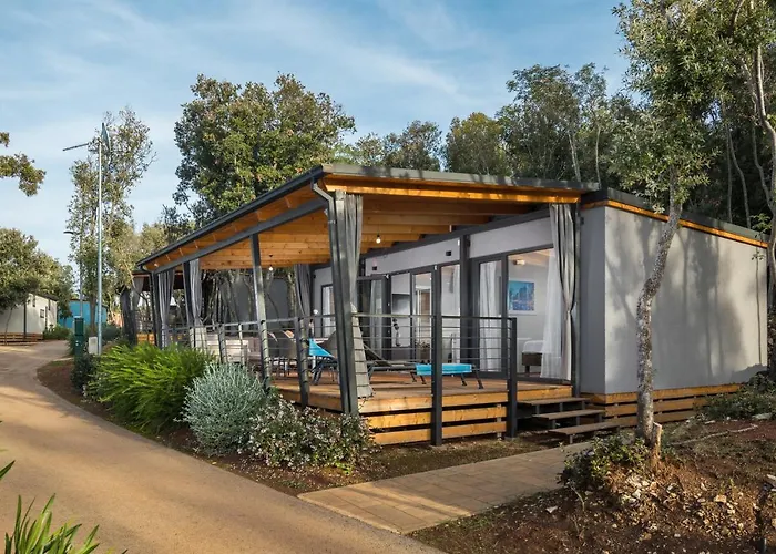 Homes Mon Perin Ośrodek wypoczynkowy 4*