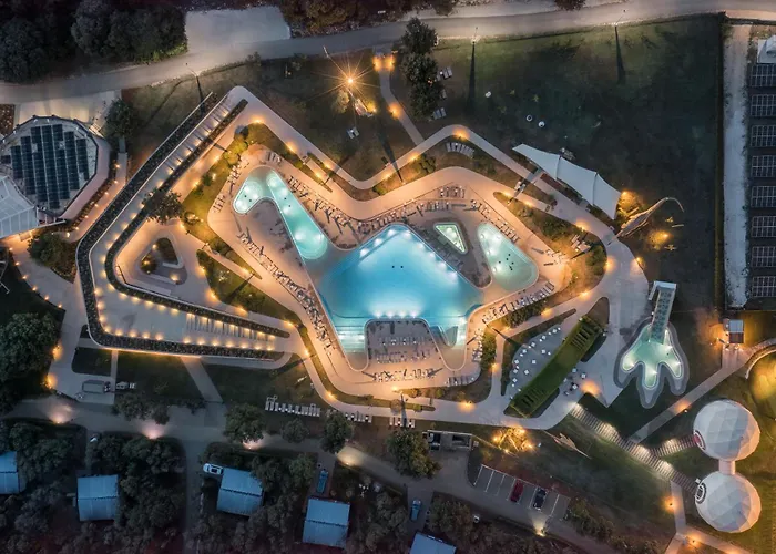 Homes Mon Perin Üdülőközpont 4*