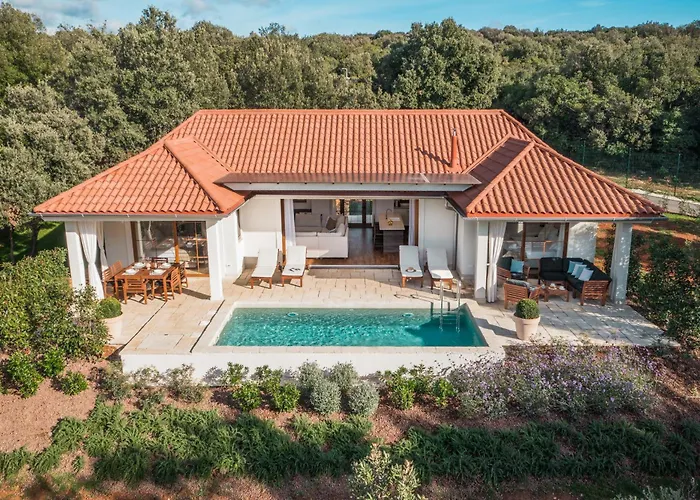 Homes Mon Perin Üdülőközpont 4*