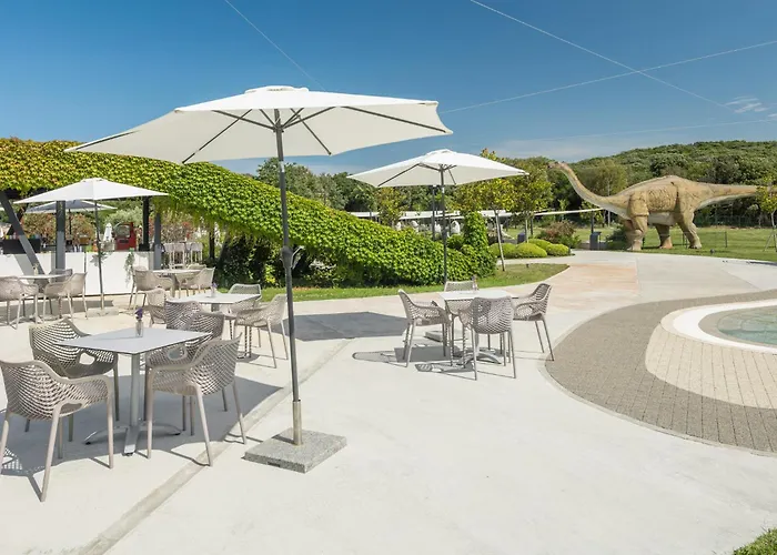 Ośrodek wypoczynkowy Homes Mon Perin 4*